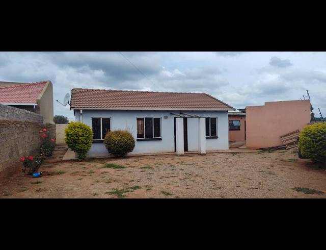 8 BEDROOM HOUSE FOR SALE IN PROTEA GLEN